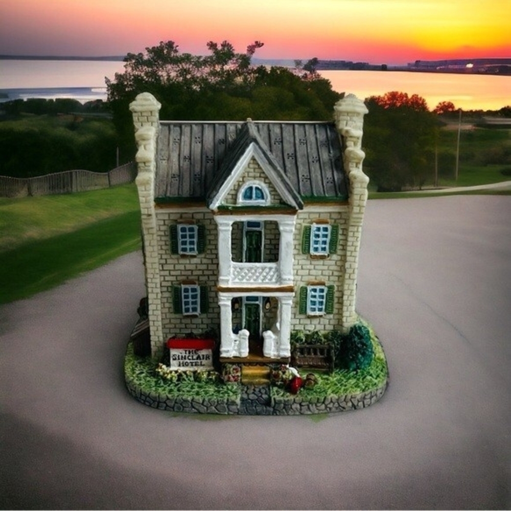 NIB Vintage Liberty Falls House Figurine THE SINCLAIR HOTEL Collectible Mini